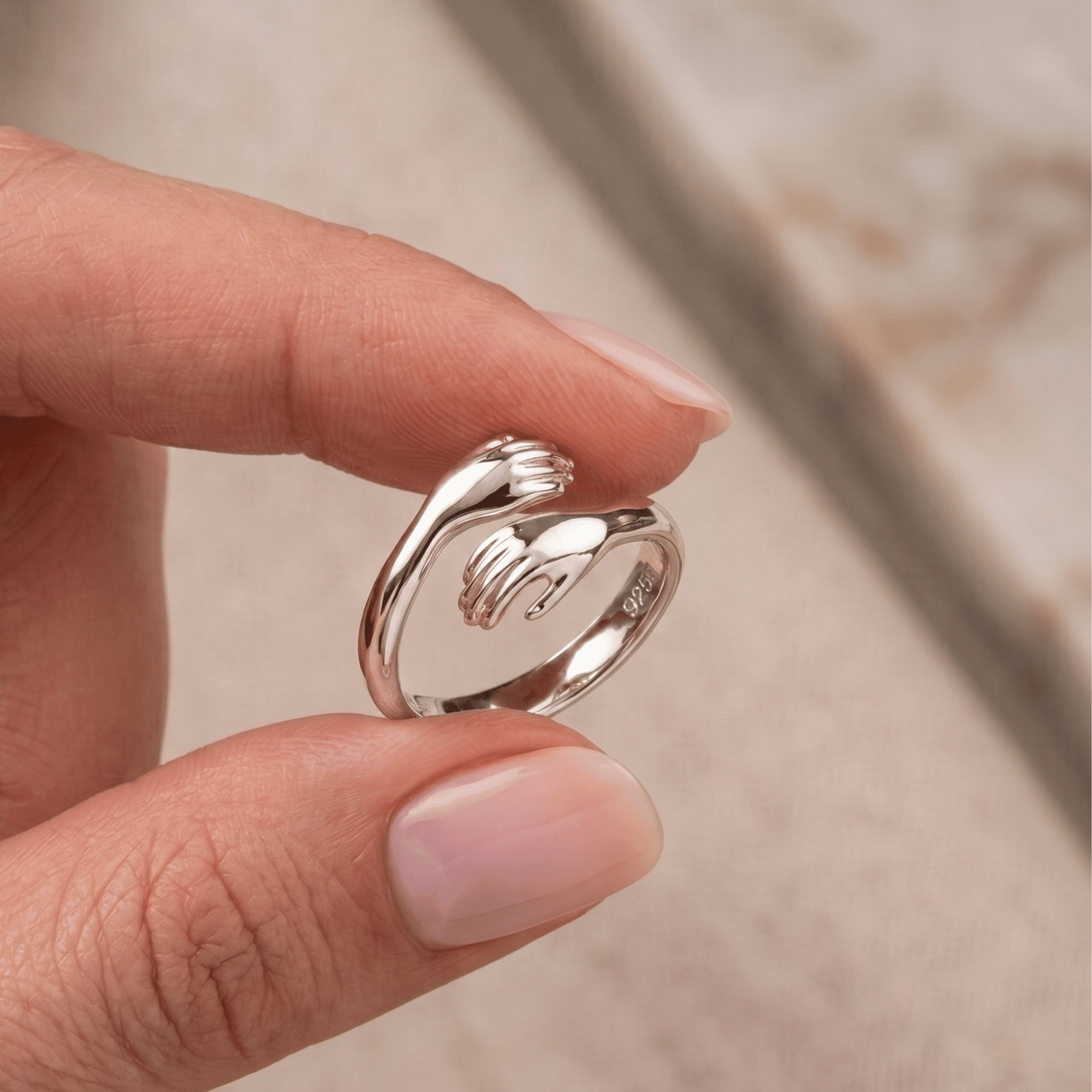 Sarılan Eller 925 Ayar Gümüş Yüzük - Ayarlanabilir Sarılma Yüzüğü LuvianaJewelry