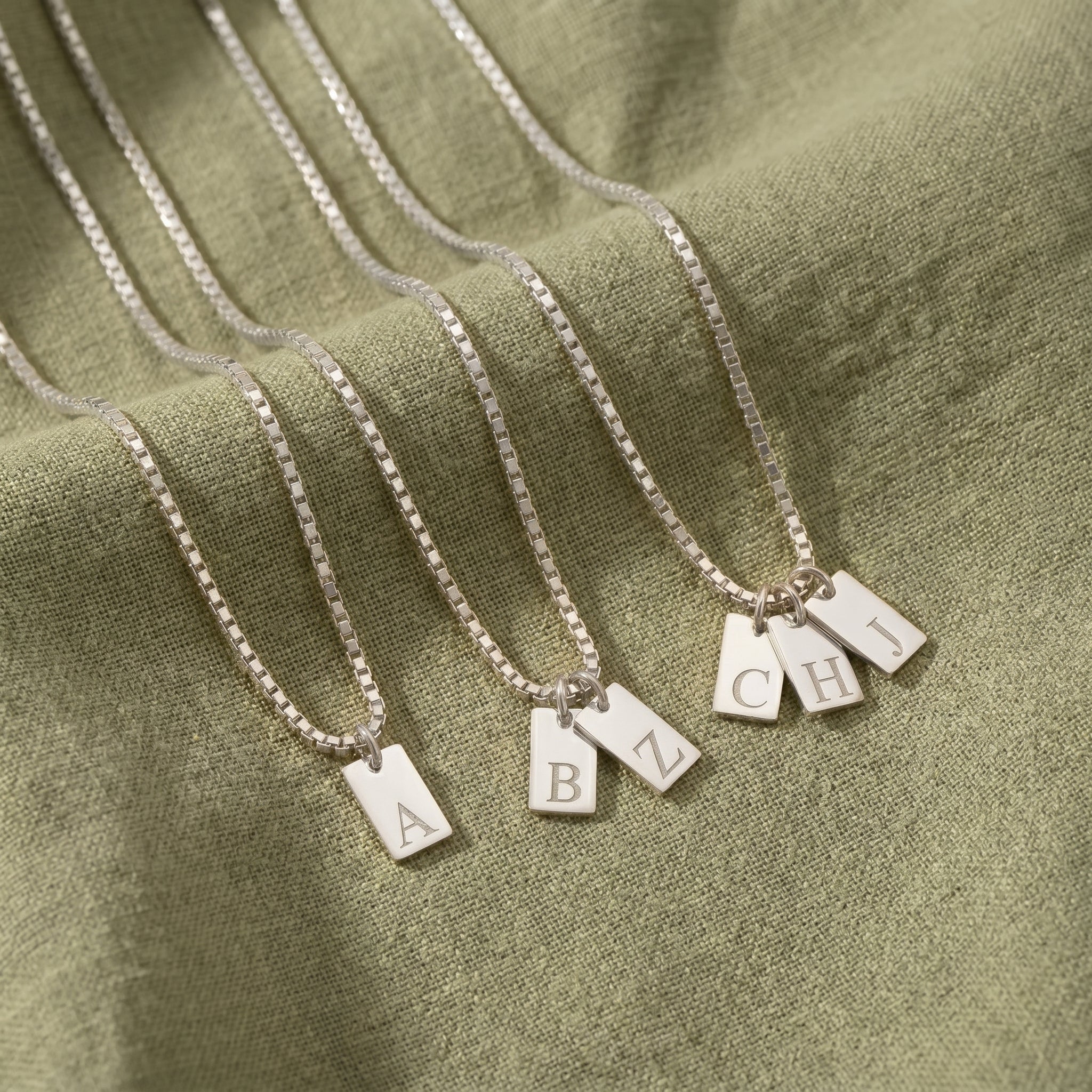 Kişiye Özel Gümüş Plaka Harf Kolye LuvianaJewelry