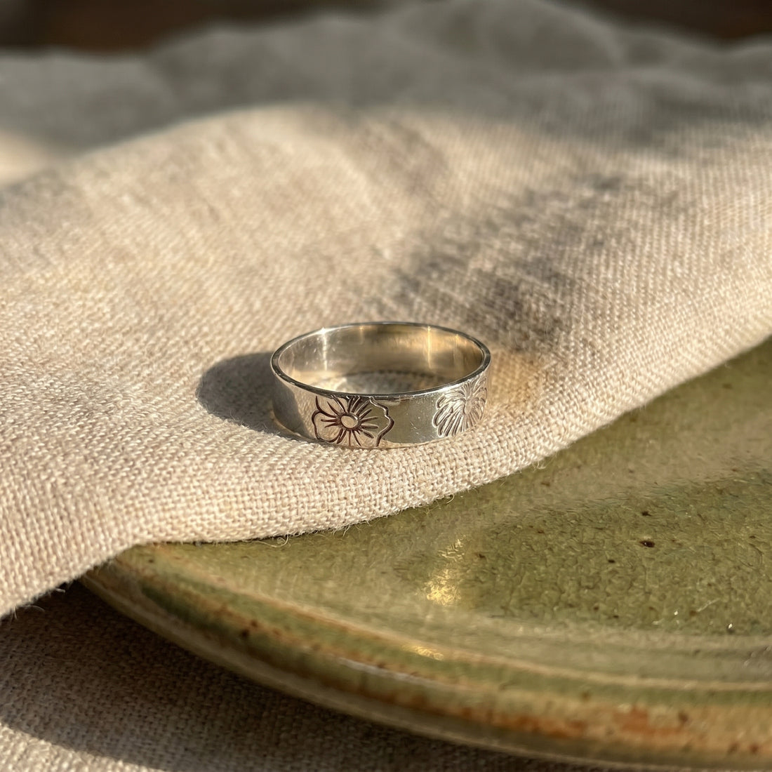 Kişiye Özel Doğum Çiçeği İşlemeli Gümüş Yüzük LuvianaJewelry