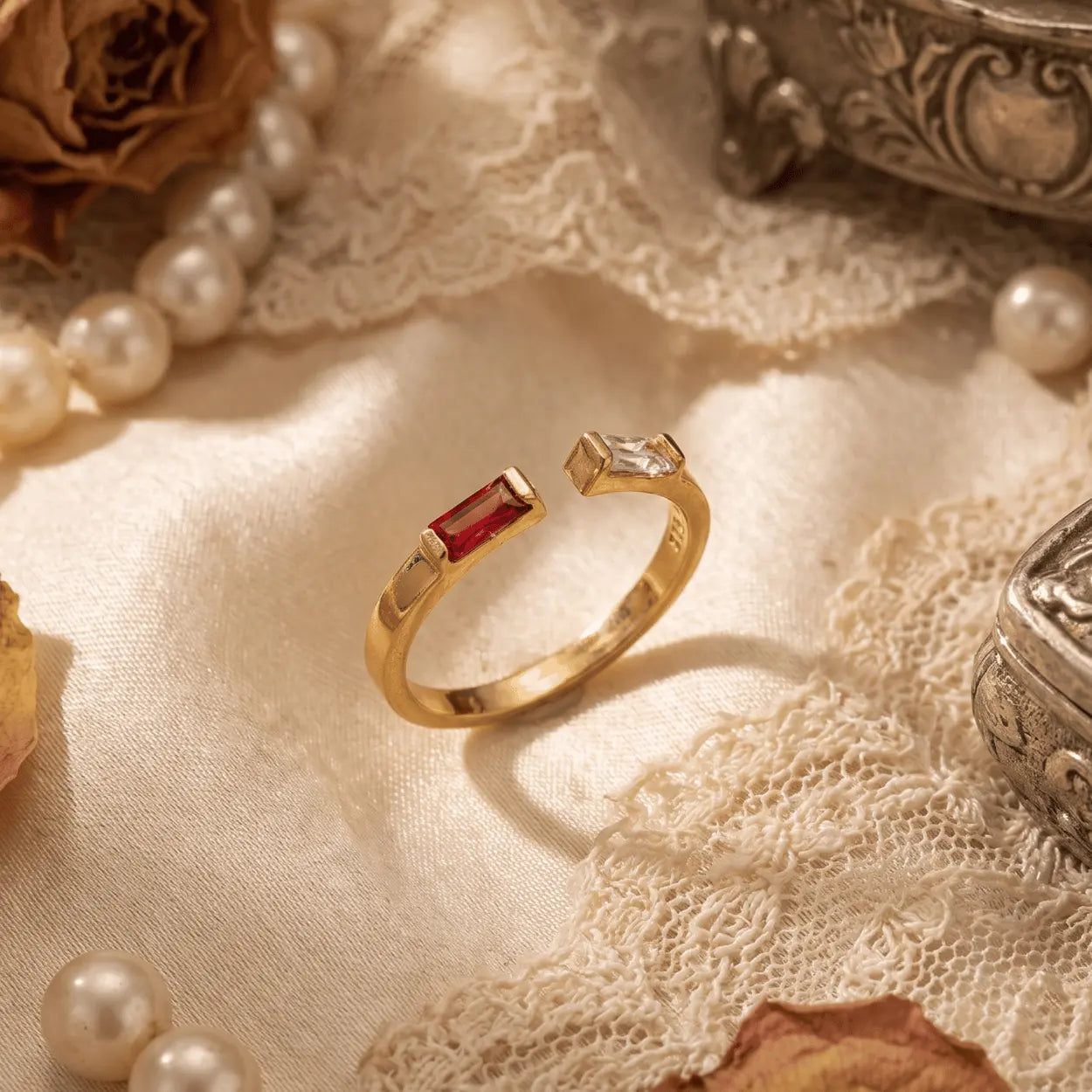 Sevgiliye Özel İki Taşlı Baget Doğum Taşı Yüzüğü (Rose Gold / Altın / Gümüş) LuvianaJewelry